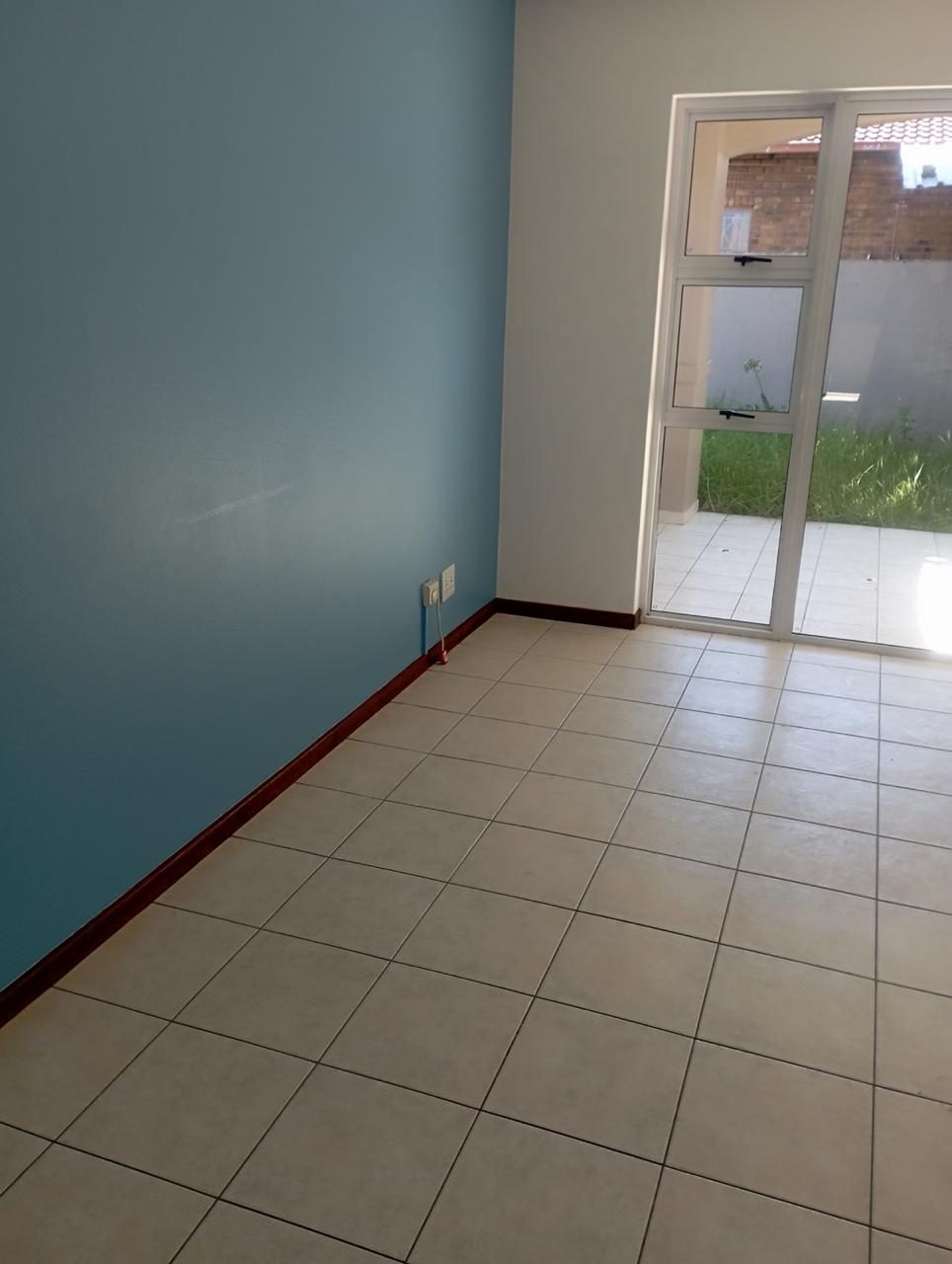 Empty room with clean tiled floor